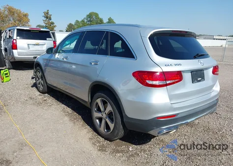 2016 Mercedes-Benz Glc 300 z USA, uszkodzony, nr VIN WDC0G4JB8GF108371